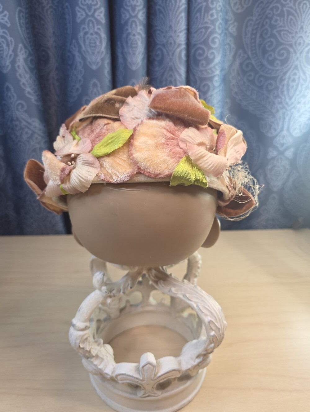 Vintage 1950s Pink Velvet Floral Topper Hat with Birdcage Netting Veil - Picture 5 of 11